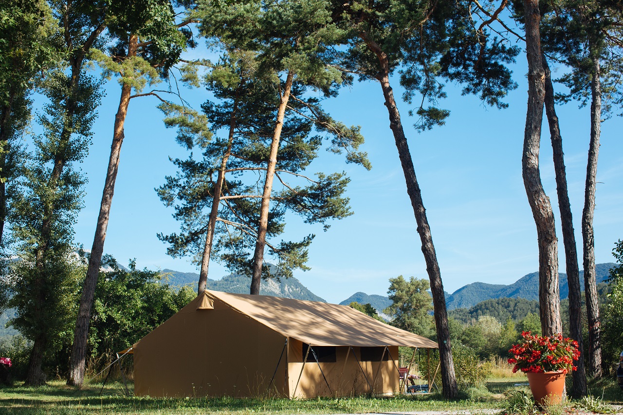 Huuraccommodatie - Cotton Lodge Deluxe (Uitzicht Op De Velden & Privé Badkamer) - Camping L'Hirondelle
