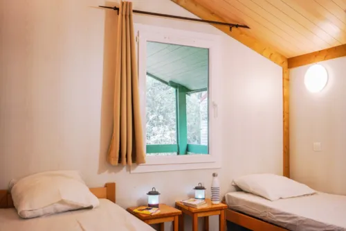 Location - Chalet Jade N° 37, 38, 39, 40 - - image n°8 - Camping L'Hirondelle France *****