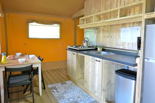 Location - Lodge Forest Deluxe (Vue Champ Et Sanitaire Privé) N° 136 À 150 - - image n°6 - Camping L'Hirondelle France *****