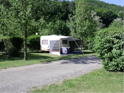 Pitch + 1 car + 1 tent or caravan or camping-car