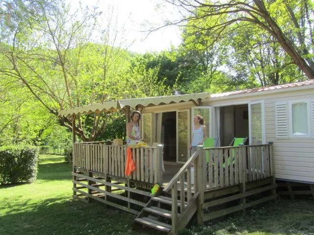 Mietunterkunft - Mobilheim Irm Visio 3 Zimmer Überdachte Terrasse - Camping Le Ventadour