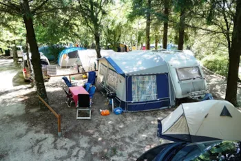 Stellplatz - Komfort Stellplatz - Camping La Marette Sites & Paysages