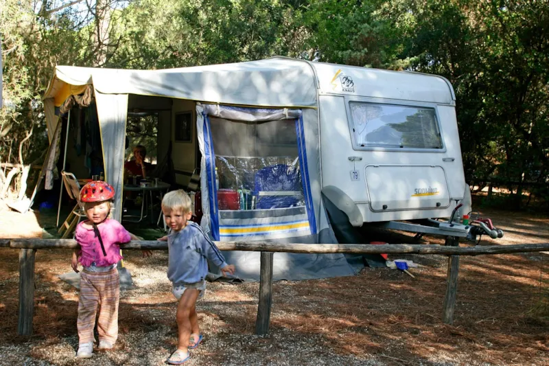 Emplacement Pour Camper/Caravan/Bus/Remorque Tente