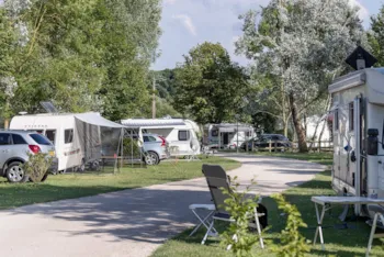 Stellplatz - Stellplatz Gras (Strom, Wasser, Abwasser) - Le Lac d'Orient