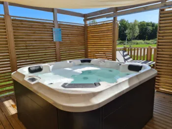 Mietunterkunft - Mobil Home Premium + Jacuzzi - Le Lac d'Orient