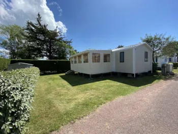Mietunterkunft - Premium 3 Zimmer Hölzerne Terrasse + Vordach - Camping La Boulinière