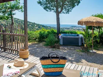 Mietunterkunft - Mobilheim Evasion Prestige  - 33M² - 2 Schlafzimmer + Terrasse + Spa - Camping Cros de Mouton