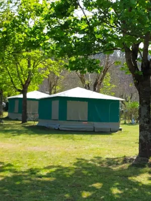 Locatif - Furnished canvas bungalow - Camping de la Vallée du Doux