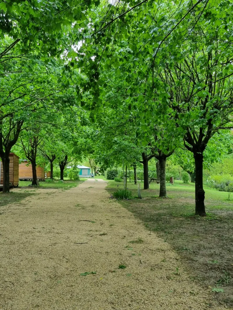 Forfait: 1 À 2 Pers+ Emplacement + Véhicule + Tente Ou Caravane