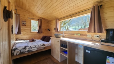 SALOON