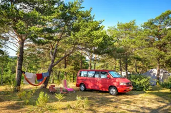 Stellplatz - Grosses Komfort-Stellplatzpaket - 120M² - Camping La Farigoulette