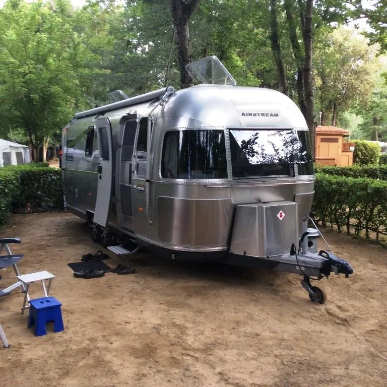 Emplacement 2 Adultes,1 Tente,1 Caravane Ou 1 Camping-Car + 1 Véhicule+ Électricité Max 5 A > 6.5M