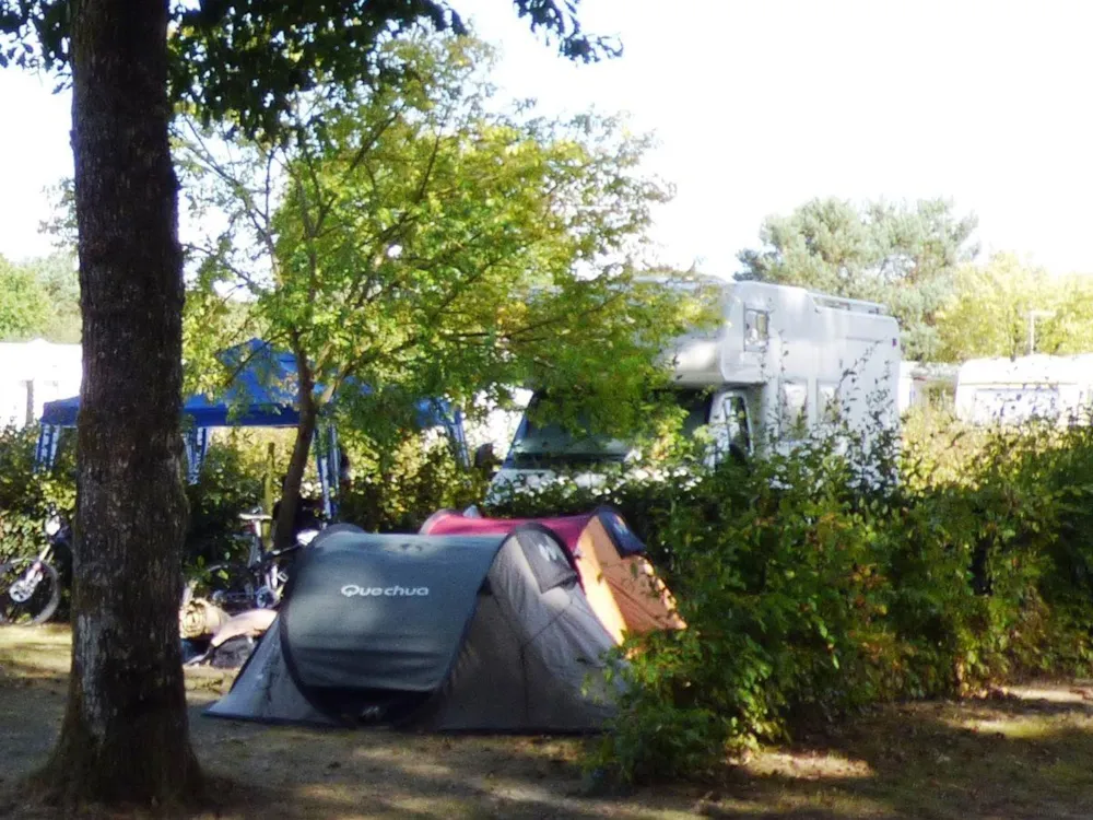 Emplacement - Forfait Randonneur (À Pied Ou À Vélo Avec Tente) - Camping Seasonova La Forêt