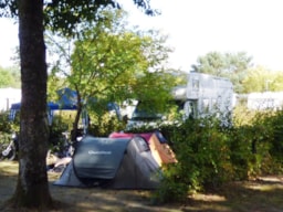 Emplacement - Forfait Randonneur (À Pied Ou À Vélo Avec Tente) - Camping Seasonova La Forêt