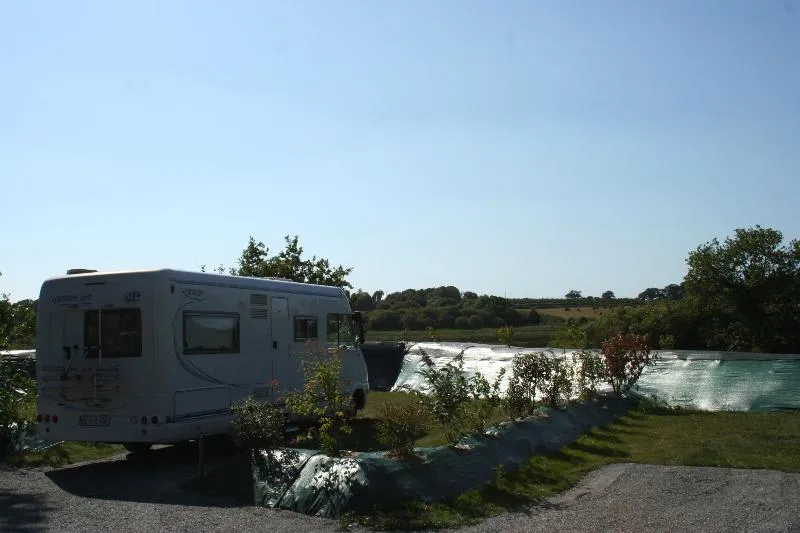 Emplacement + 1 Véhicule/ Ccar