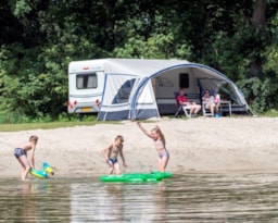 Kampeerplaats(en) - Comfortplaats (Inclusief 5 Kwh Elektra) - Camping de Rammelbeek