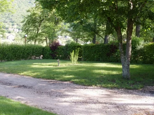 Stellplatz - Stellplatz Pauschale Wanderer Oder Radfahrer Mit Zelt ,Ohne Strom - image n°1 - Camping Le Colombier