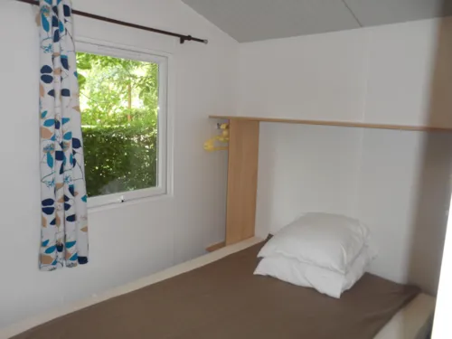 Location - Bungalow Toilé - Sans Sanitaires. 1 Chambre Lit Double, 1 Chambre 3 Couchages (1 Superposé) - image n°5 - Camping Le Colombier
