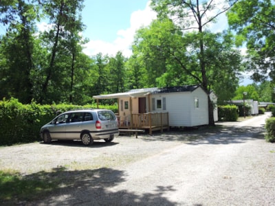 Mobilhome - 2 bedrooms : 1 bedroom with a double bed, 1 bedroom with 2 single beds