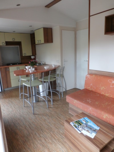 Mobilhome - 3 bedrooms: 1 bedroom with double bed, 2 bedrooms with bunk beds.