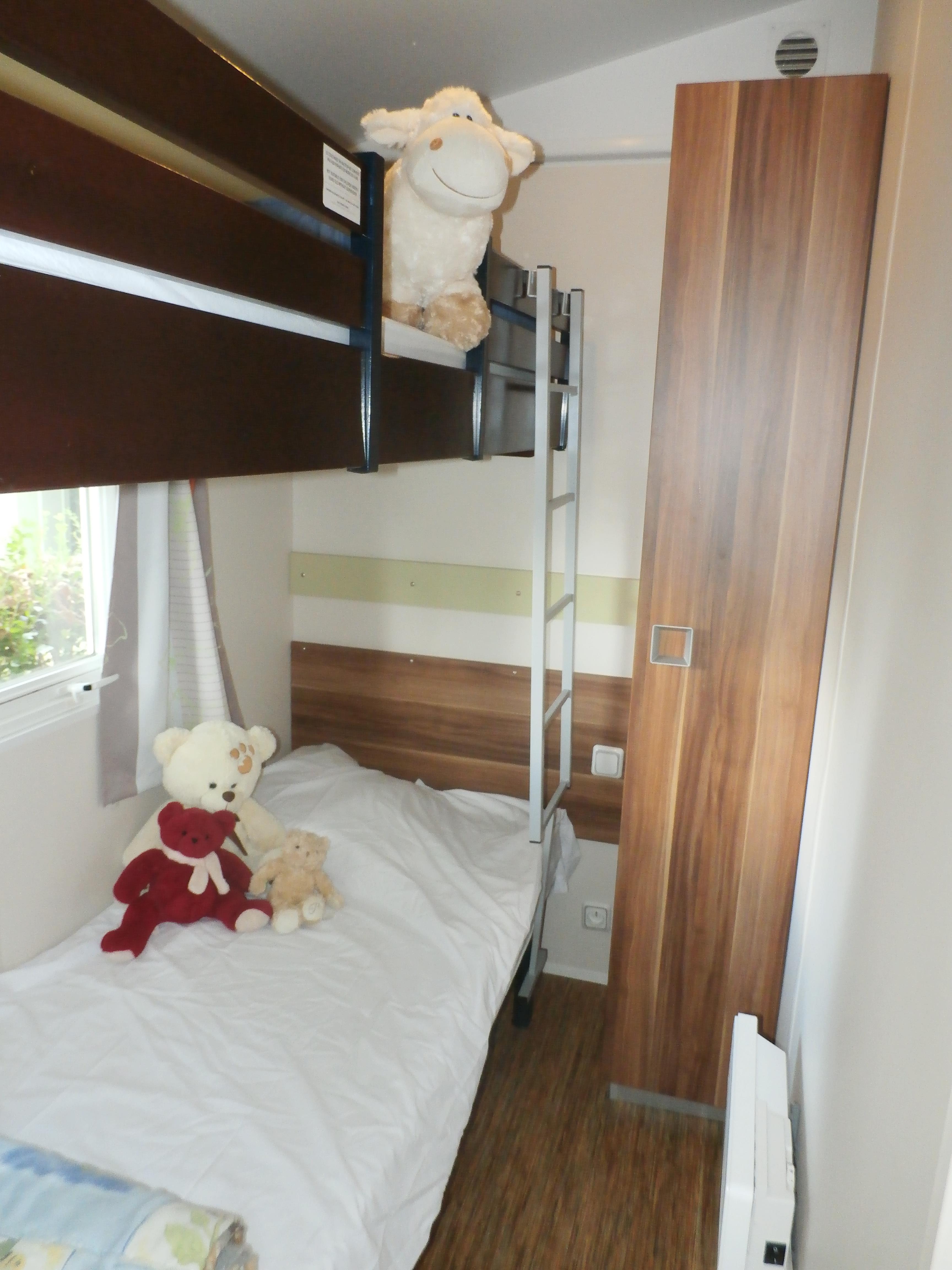 Mietunterkunft - Mobilhome - 3 Schlafzimmer: 1 Doppelzimmer, 2 Schlafzimmer Mit Etagenbetten. - Camping Le Colombier