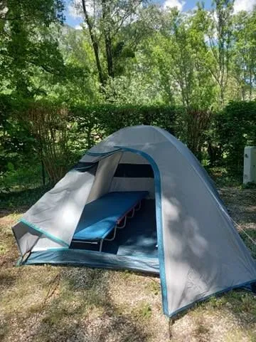 Tenda pronta per il campeggio