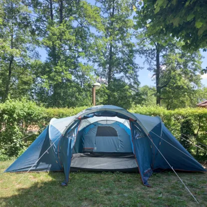 Tenda Pronta Per Il Campeggio