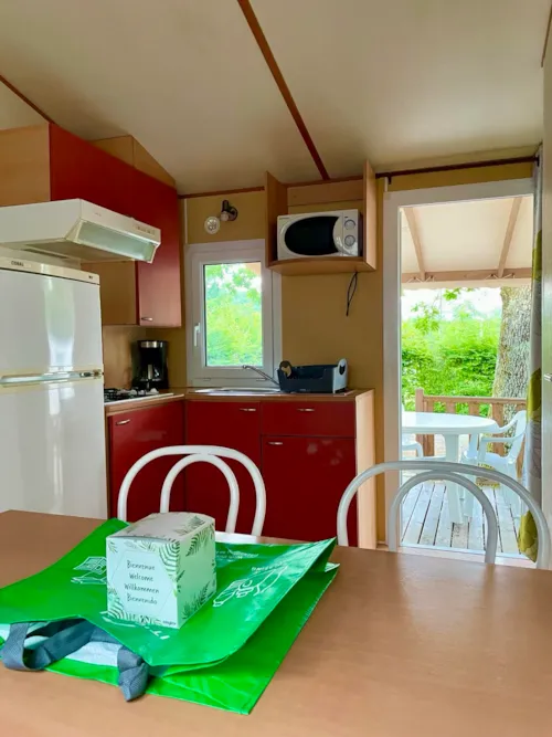 Huuraccommodatie(s) - Mobilhome - 2 Slaapkamers : 1 Slaapkamer Met Tweepersoonsbed, 1 Slaapkamer 2 Eenpersoonsbedden - image n°4 - Camping Le Colombier
