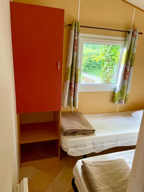 Huuraccommodatie(s) - Mobilhome - 2 Slaapkamers : 1 Slaapkamer Met Tweepersoonsbed, 1 Slaapkamer 2 Eenpersoonsbedden - image n°5 - Camping Le Colombier