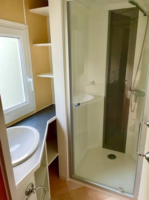 Huuraccommodatie(s) - Mobilhome - 2 Slaapkamers : 1 Slaapkamer Met Tweepersoonsbed, 1 Slaapkamer 2 Eenpersoonsbedden - image n°6 - Camping Le Colombier