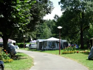 Emplacement - Stellplatz Wohnwagen - Zelt - Wohnmobil - Camping Le Vieux Moulin