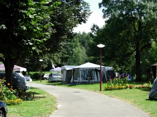 Emplacement - Emplacement Caravane - Tente - Camping-Car Avec Électricité - image n°1 - Camping Le Vieux Moulin