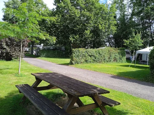 Emplacement - Emplacement Caravane - Tente - Camping-Car Avec Électricité - image n°2 - Camping Le Vieux Moulin