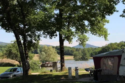 Emplacement - Emplacement Caravane Ou Camping-Car - image n°1 - Camping Municipal La Grange du Pin