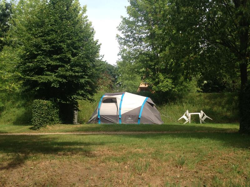 Kampeerplaats - Basisprijs Natuurplaats (1 Tent, Caravan Of Camper / 1 Auto) - Camping Domaine de Mépillat