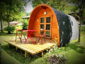 Locatif - Pod / Wooden cabin with sanitary facilities 15m² with sofa bed - Camping Domaine de Mépillat
