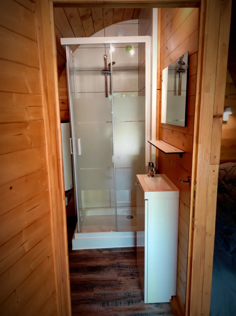 Pod / Cabane En Bois Avec Sanitaires 15M² -