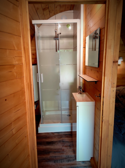 Pod / Wooden cabin with sanitary facilities 15m² with sofa bed