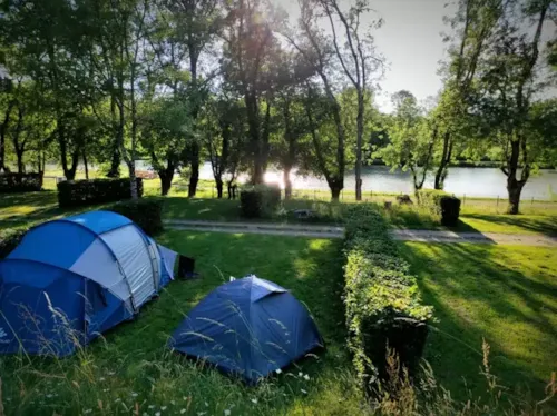 Stellplatz - Pauschale Wanderer : Zelt + Fahrräder Ohne Strom - image n°2 - Camping Domaine de Mépillat