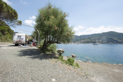 Camper pitches maximum 7 meters — 1