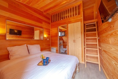 Ecolochic Chalet with Spa