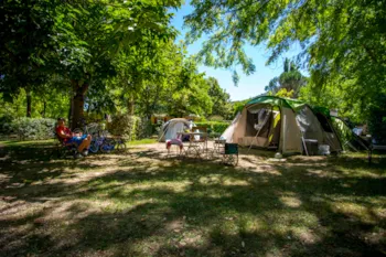 Stellplatz - Privilege Xxl Platz Mit Strom 10 Ampere - Le Moulin Sites et Paysages