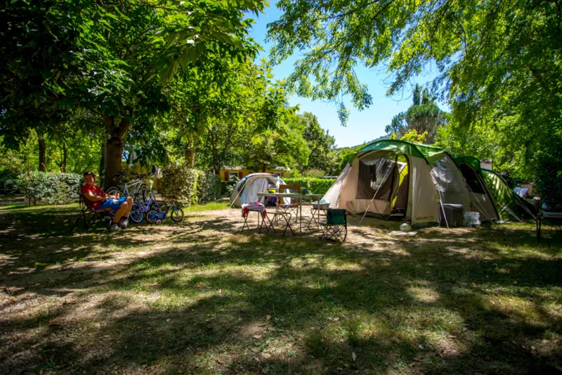 Emplacement Privilège De Taille Xxl Avec Électricité 10A