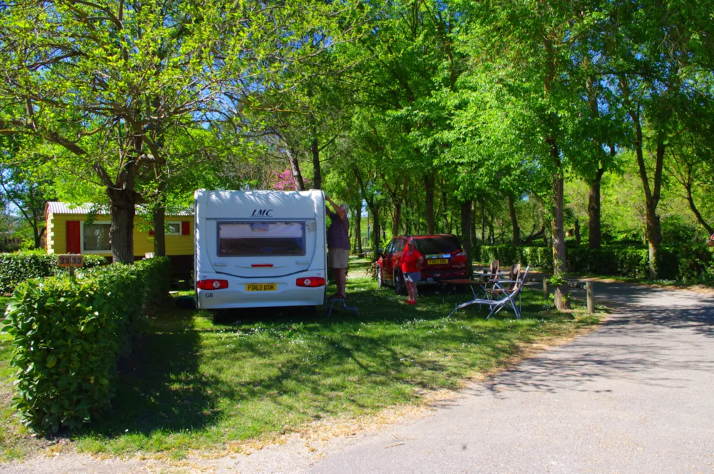 Emplacement - Emplacement Confort De Taille Standard Avec Électricité 6A - Le Moulin Sites et Paysages