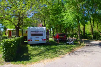 Stellplatz - Komfort Standard Platz Mit Strom 6 Ampere - Le Moulin Sites et Paysages