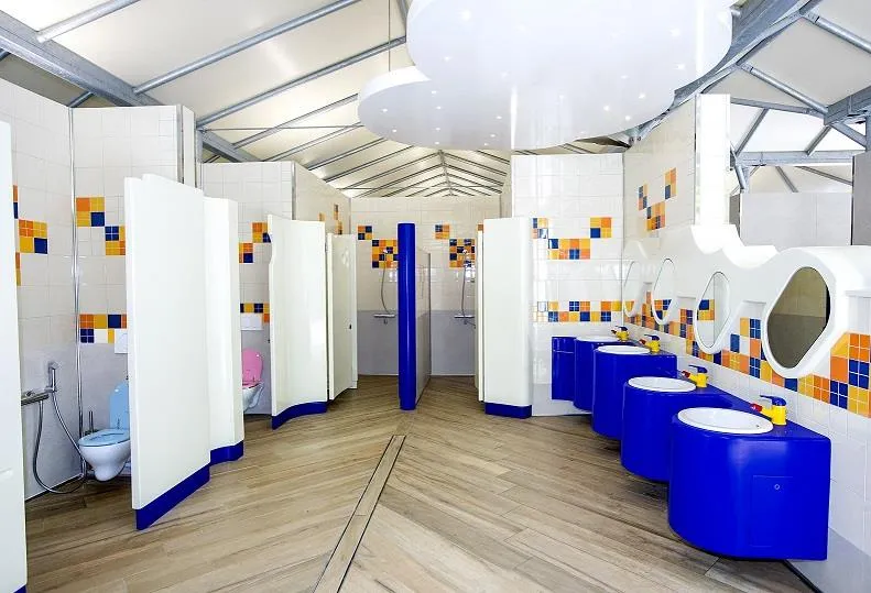 Emplacement Platinum : Caravane Ou Camping-Car + Raccordement Eau Courante 10A / Évacuation + Electricité