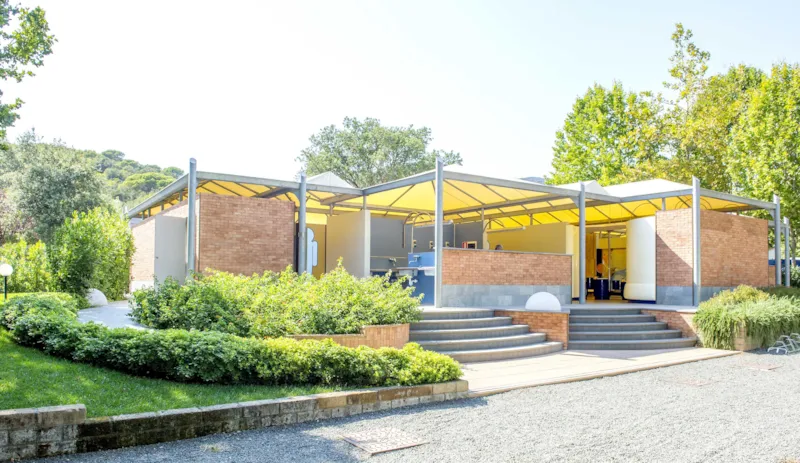 Emplacement Platinum : Caravane Ou Camping-Car + Raccordement Eau Courante 10A / Évacuation + Electricité