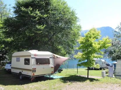 Piazzola 50-65M² Arancio Vista Lago: 1 Auto + Tenda, Roulotte O Camper + Elettricità 6A