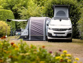 Stellplatz - Campingstellplatz Komfort 90 -110M2 - Camping Le Paradis