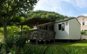 Locatif - Mobil-home 'La Muzolaise (30m² avec terrasse) 4 pers + 1 voiture. Climatisation, Animaux non admis - Camping Le Castelet